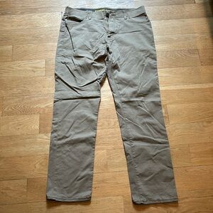 Lee Performance Series Extreme Motion Straight Fit Tapered Leg